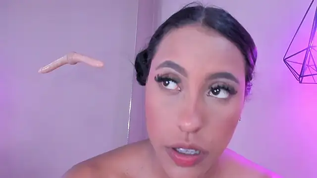 Snapshot of alahia_betancurx chatting on March 7, 5:49 pm alahia betancurx online show from March 7, 5:49 pm