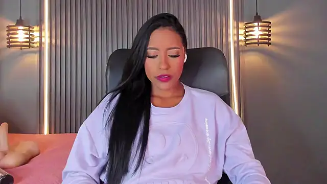 Snapshot of alahia_betancurx chatting on September 8, 3:55 pm alahia betancurx online show from September 8, 3:55 pm