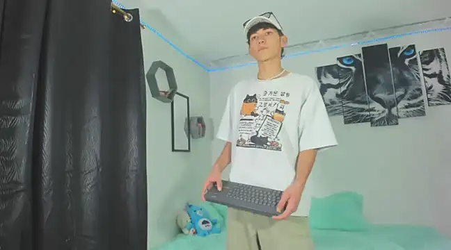 Snapshot of Maxxi_hot23 chatting on March 1, 1:43 am Maxxi hot23 online show from March 1, 1:43 am