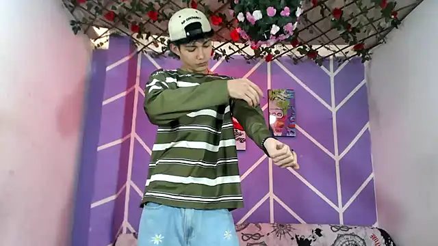 Snapshot of Maxxi_hot23 chatting on September 8, 7:24 pm Maxxi hot23 online show from September 8, 7:24 pm