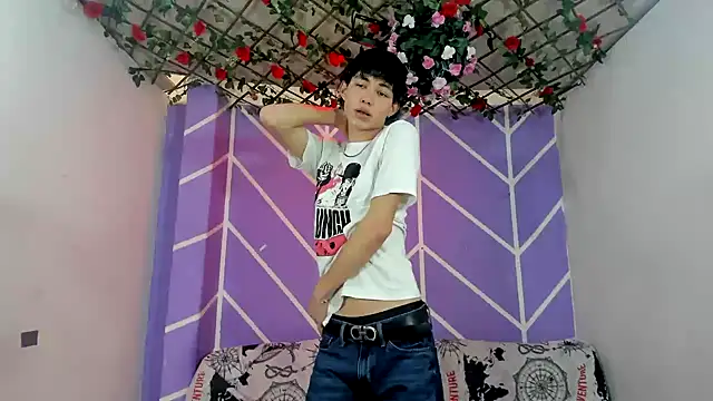 Snapshot of Maxxi_hot23 chatting on October 11, 7:34 pm Maxxi hot23 online show from October 11, 7:34 pm