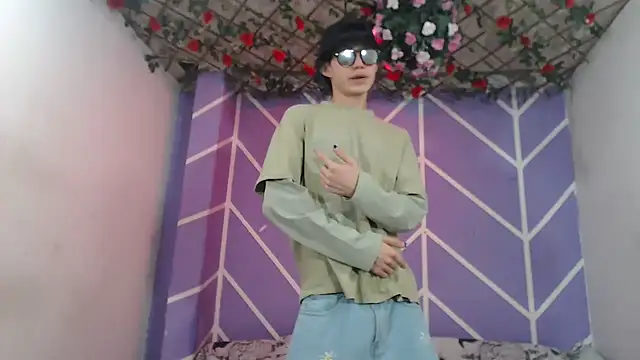 Snapshot of Maxxi_hot23 chatting on October 13, 1:05 am Maxxi hot23 online show from October 13, 1:05 am