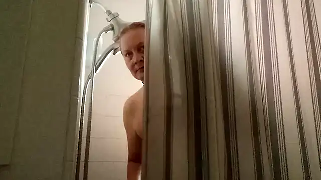 wetnwildforyou online show from September 13, 6:08 pm