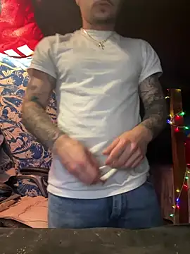 Snapshot of papiVilla23 chatting on March 16, 3:47 am papiVilla23 online show from March 16, 3:47 am