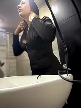 Snapshot of Mila_LS chatting on November 23, 1:00 pm Mila LS online show from November 23, 1:00 pm