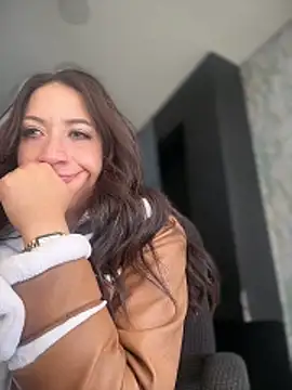 Snapshot of Mila_LS chatting on December 13, 7:53 pm Mila LS online show from December 13, 7:53 pm