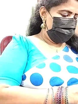 Snapshot of abinaya26 chatting on November 27, 3:58 pm abinaya26 online show from November 27, 3:58 pm