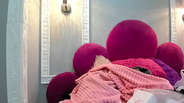 Bonniie 22 online show from March 21, 6:55 pm