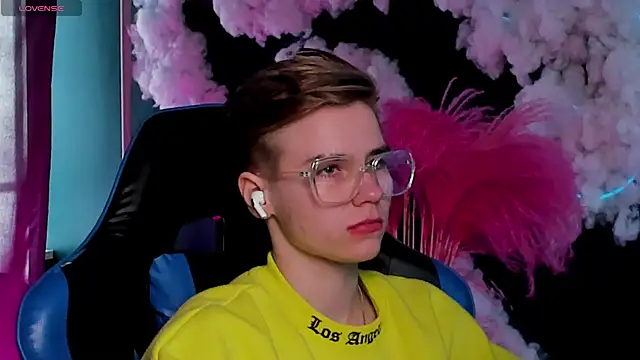 Jean Wilsons online show from April 17, 11:13 am