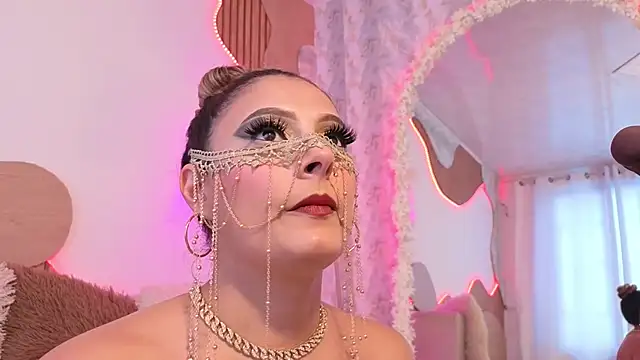 madisonjones- online show from April 11, 7:40 pm