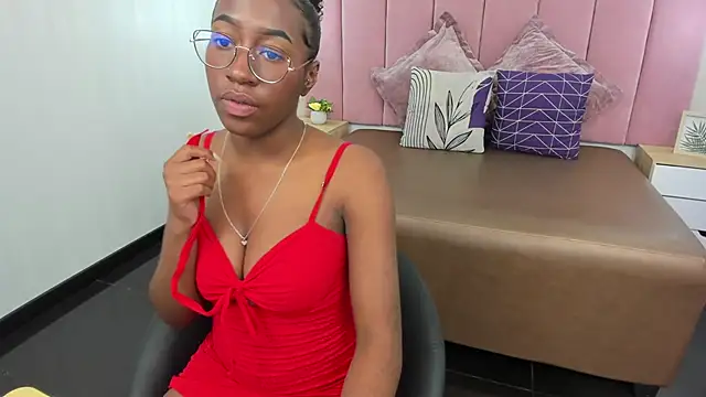 Snapshot of Qeen_blackk chatting on March 6, 4:07 pm Qeen blackk online show from March 6, 4:07 pm