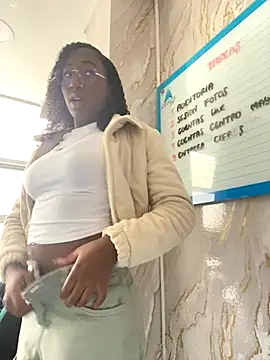 Snapshot of Qeen_blackk chatting on October 14, 9:15 pm Qeen blackk online show from October 14, 9:15 pm