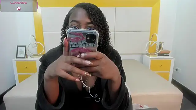 Snapshot of Qeen_blackk chatting on October 15, 8:20 pm Qeen blackk online show from October 15, 8:20 pm