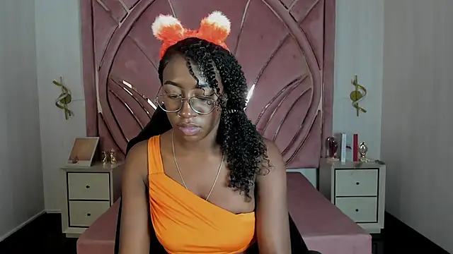 Snapshot of Qeen_blackk chatting on October 17, 8:44 pm Qeen blackk online show from October 17, 8:44 pm