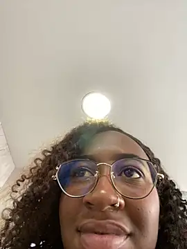 Snapshot of Qeen_blackk chatting on October 21, 6:52 pm Qeen blackk online show from October 21, 6:52 pm