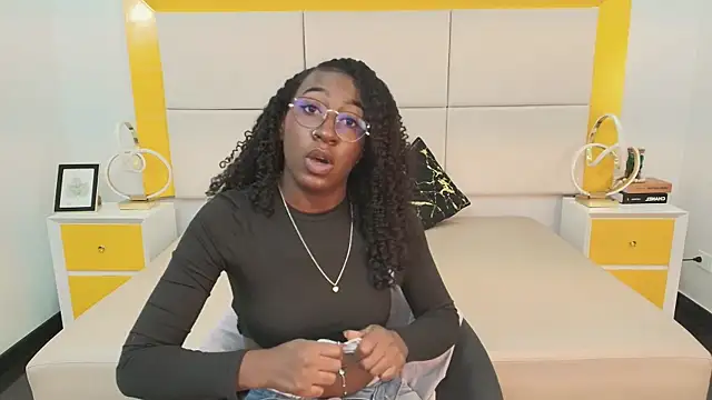 Snapshot of Qeen_blackk chatting on October 23, 8:07 pm Qeen blackk online show from October 23, 8:07 pm