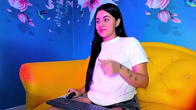 Snapshot of kissy_19 chatting on March 2, 5:12 am kissy 19 online show from March 2, 5:12 am