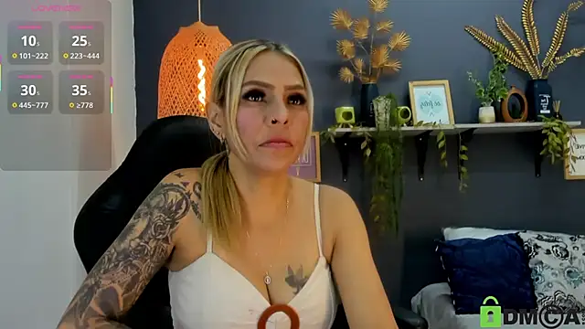 Snapshot of yessila_parker chatting on November 12, 2:34 am yessila parker online show from November 12, 2:34 am