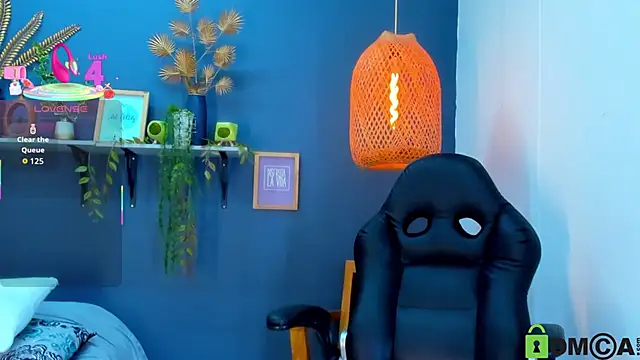 Snapshot of yessila_parker chatting on November 16, 1:00 am yessila parker online show from November 16, 1:00 am