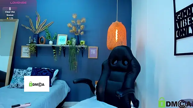 Snapshot of yessila_parker chatting on November 20, 2:45 am yessila parker online show from November 20, 2:45 am