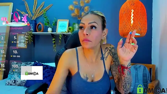 Snapshot of yessila_parker chatting on November 30, 1:53 am yessila parker online show from November 30, 1:53 am