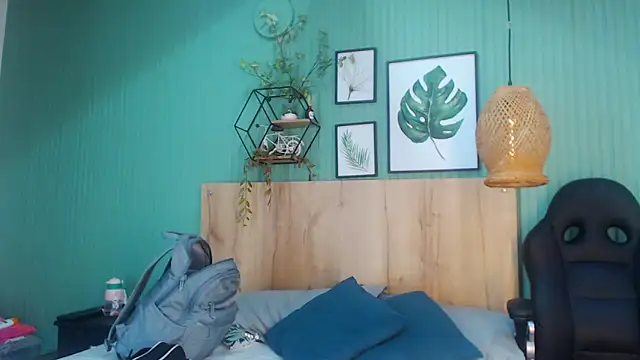 Snapshot of yessila_parker chatting on December 4, 4:48 pm yessila parker online show from December 4, 4:48 pm