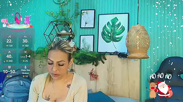 Snapshot of yessila_parker chatting on December 15, 4:44 pm yessila parker online show from December 15, 4:44 pm