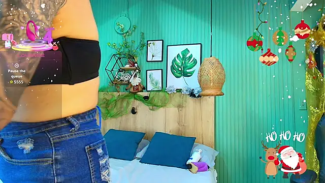 Snapshot of yessila_parker chatting on December 22, 4:48 pm yessila parker online show from December 22, 4:48 pm