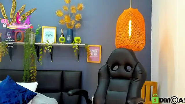 Snapshot of yessila_parker chatting on January 14, 10:54 am yessila parker online show from January 14, 10:54 am