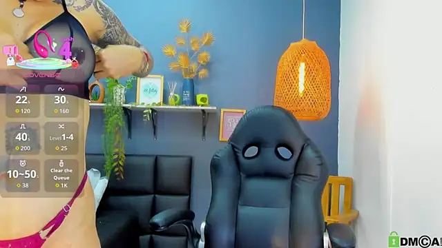 Snapshot of yessila_parker chatting on February 2, 10:14 am yessila parker online show from February 2, 10:14 am