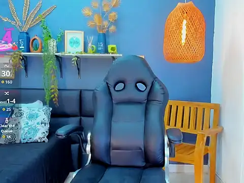 Snapshot of yessila_parker chatting on February 4, 10:10 am yessila parker online show from February 4, 10:10 am