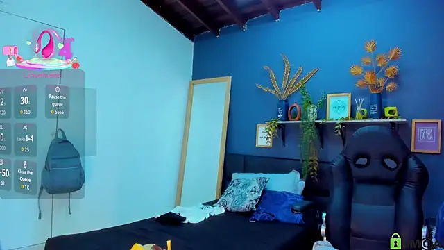 Snapshot of yessila_parker chatting on February 6, 10:29 am yessila parker online show from February 6, 10:29 am