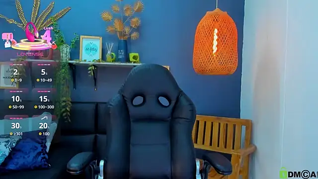 Snapshot of yessila_parker chatting on February 7, 10:08 am yessila parker online show from February 7, 10:08 am