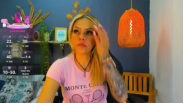 Snapshot of yessila_parker chatting on February 10, 10:08 am yessila parker online show from February 10, 10:08 am