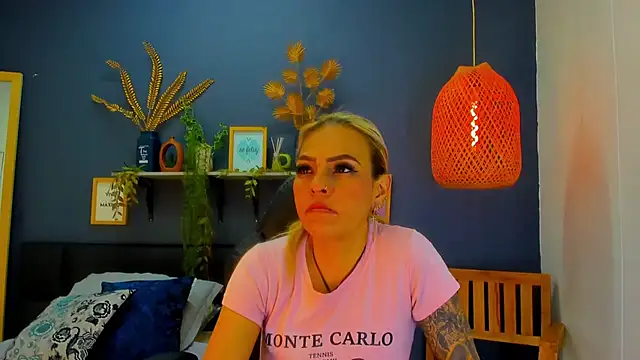 Snapshot of yessila_parker chatting on February 13, 10:00 am yessila parker online show from February 13, 10:00 am