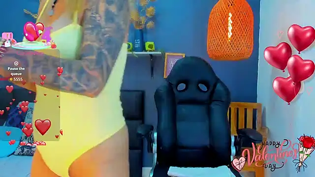 Snapshot of yessila_parker chatting on February 14, 10:12 am yessila parker online show from February 14, 10:12 am