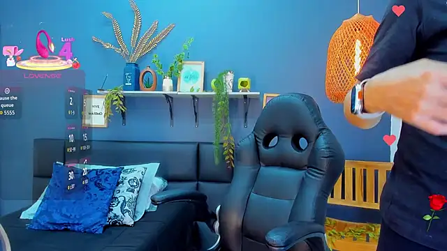 Snapshot of yessila_parker chatting on February 17, 10:12 am yessila parker online show from February 17, 10:12 am