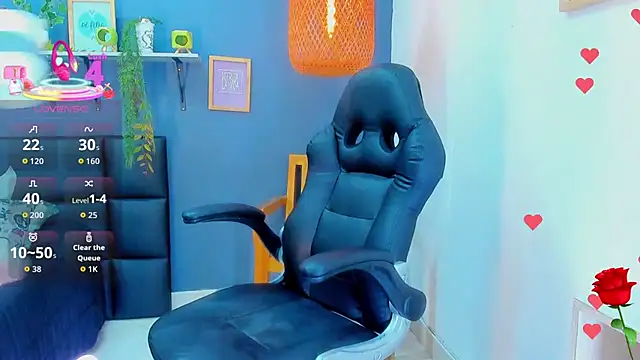 Snapshot of yessila_parker chatting on February 20, 9:54 am yessila parker online show from February 20, 9:54 am