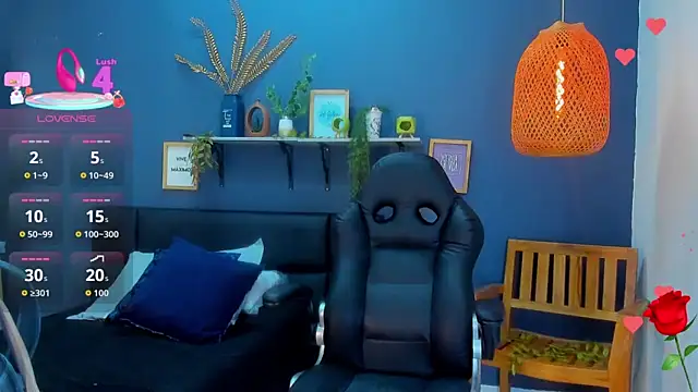 Snapshot of yessila_parker chatting on February 21, 9:54 am yessila parker online show from February 21, 9:54 am