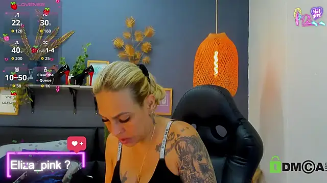 Snapshot of yessila_parker chatting on June 1, 8:49 am yessila parker online show from June 1, 8:49 am