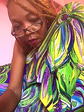 Snapshot of Ladyzee25 chatting on November 10, 8:52 pm Ladyzee25 online show from November 10, 8:52 pm