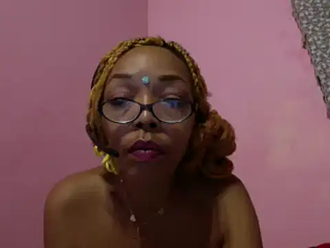 Snapshot of Ladyzee25 chatting on December 2, 3:56 am Ladyzee25 online show from December 2, 3:56 am
