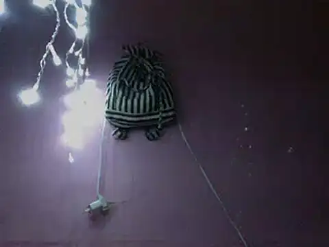 Ladyzee25 online show from April 7, 11:59 pm