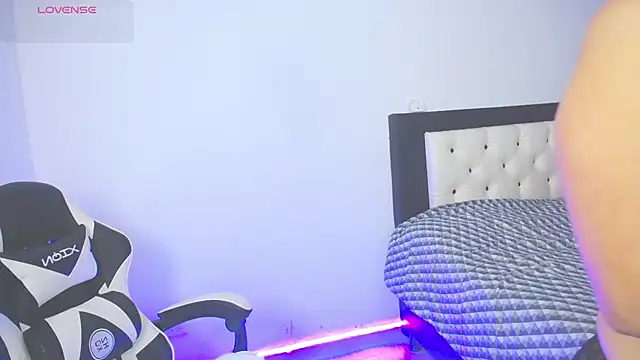 Snapshot of CarolinneFiotti chatting on October 22, 3:12 pm CarolinneFiotti online show from October 22, 3:12 pm