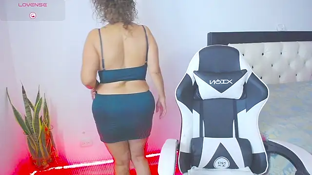 Snapshot of CarolinneFiotti chatting on October 28, 11:58 am CarolinneFiotti online show from October 28, 11:58 am