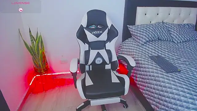 Snapshot of CarolinneFiotti chatting on October 30, 3:02 pm CarolinneFiotti online show from October 30, 3:02 pm