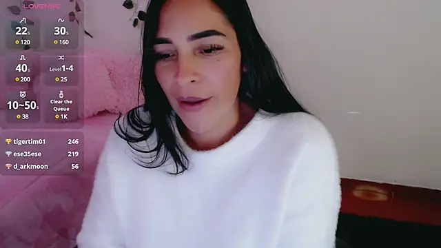 Snapshot of luna_lgomez_ chatting on March 4, 4:09 pm luna lgomez  online show from March 4, 4:09 pm