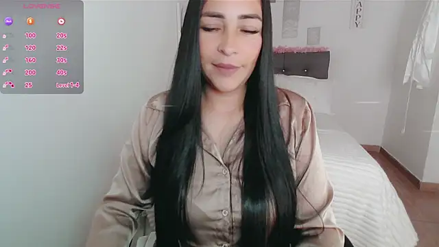 Snapshot of luna_lgomez_ chatting on October 1, 1:39 pm luna lgomez  online show from October 1, 1:39 pm