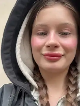 Snapshot of melicious_ chatting on March 5, 10:00 am melicious online show from March 5, 10:00 am