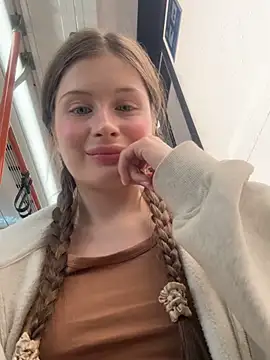 Snapshot of melicious_ chatting on March 5, 1:06 pm melicious online show from March 5, 1:06 pm